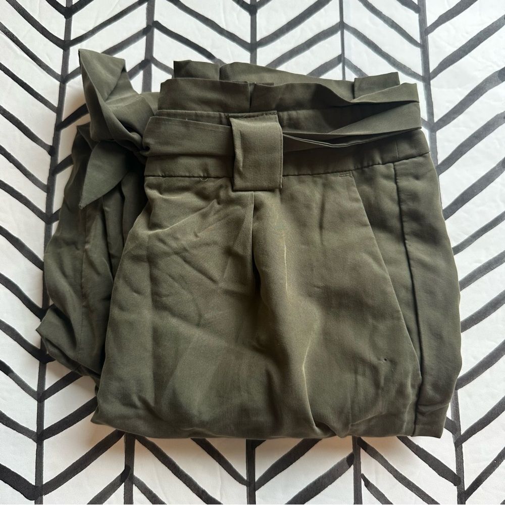 Express Size 4 High Rise Ankle Olive Green Lightweight Paperbag Pant